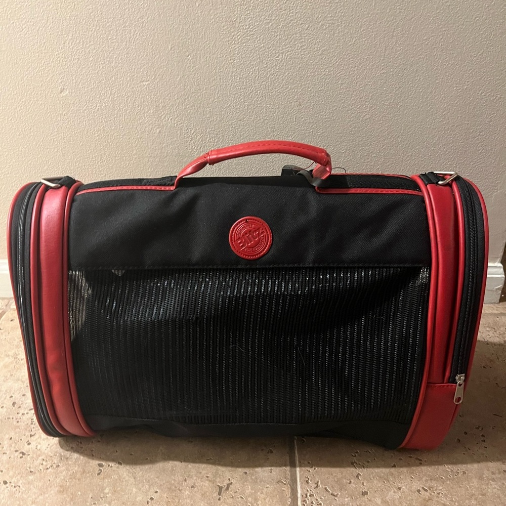 Bilt Black Red Soft Cat Carrier